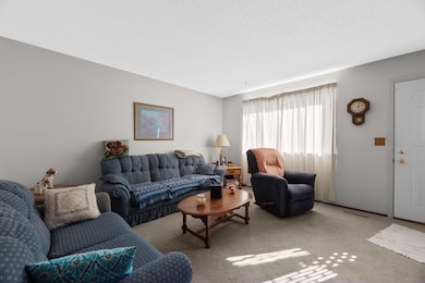 5278 Glenbriar Ct, Columbus, OH 43232 - photo 3