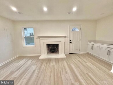 104 W Locust St, Occoquan, VA 22125 - photo 4