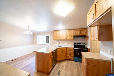 419 W Main St, Lyons, OR 97358 - photo 5