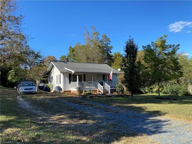 247 Cresent Dr, Asheboro, NC 27203 - photo 3