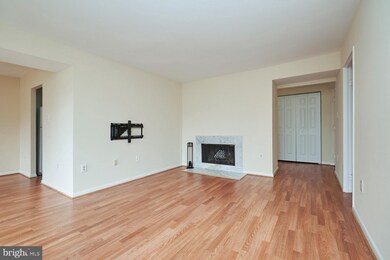 2212 Springwood Dr unit 206, Reston, VA 20191 - photo 5