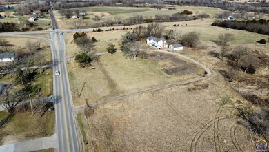 8334 SW 21st St, Topeka, KS 66615 - photo 4