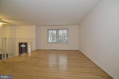 12636 Holkein Dr, Herndon, VA 20171 - photo 3