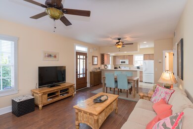 606 Truman#9 LIVINGROOM