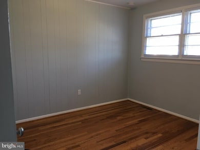 310 S Dupont Rd, Newport, DE 19804 - photo 6