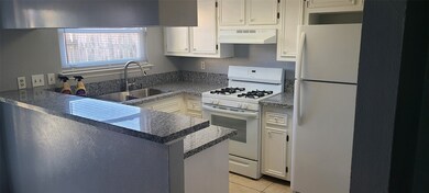 New Granit counter tops.
Refrigerator stays