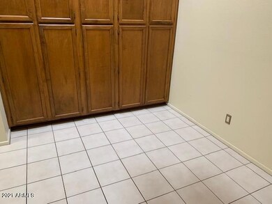 M D Ding Room