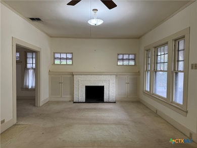 223 E Elm St, Seguin, TX 78155 - photo 3