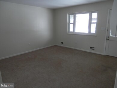 634 Queensgate Rd, Baltimore, MD 21229 - photo 3