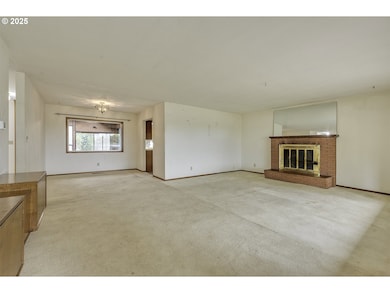 Living Room/Entrance