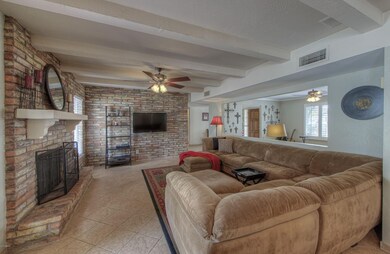 006_Family Room