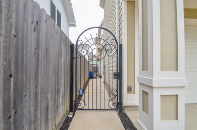 525 Fugate St, Houston, TX 77009 - photo 2