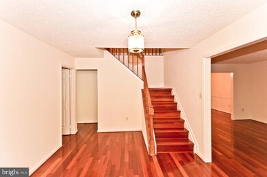17 Coachlamp Ct, Silver Spring, MD 20906 - photo 4