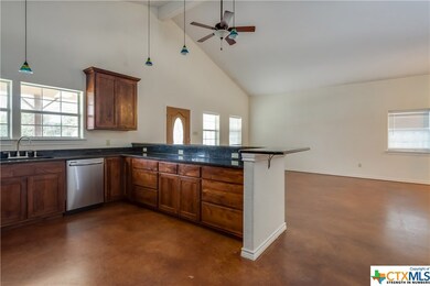 1058 E Weinert St, Seguin, TX 78155 - photo 5