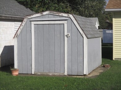 814 E Overton St, Tuscola, IL 61953 - photo 3