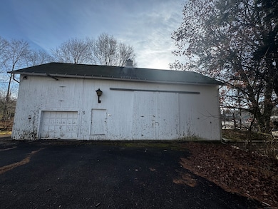 58 Daniels Farm Rd, Trumbull, CT 06611 - photo 3