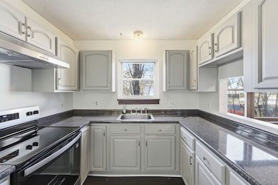 33 Guilford St unit B, Hartford, CT 06120 - photo 2