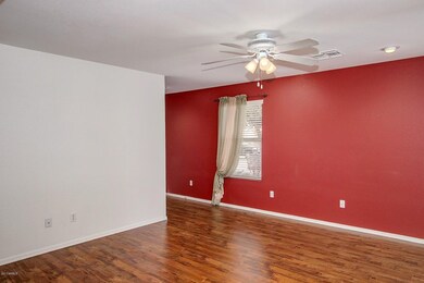 pic4-entry-living