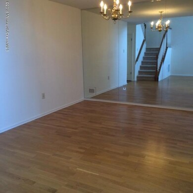 DR with mirrored wall