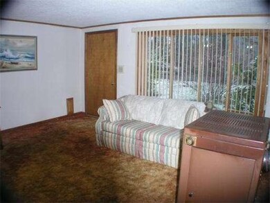 94 Minott St, Gardner, MA 01440 - photo 3