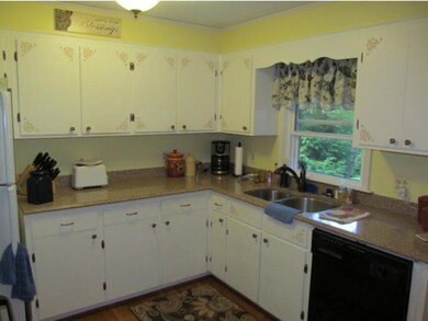 267 Elm St, Claremont, NH 03743 - photo 4