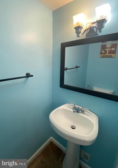 2909 Wren Ct, Woodbridge, VA 22191 - photo 4