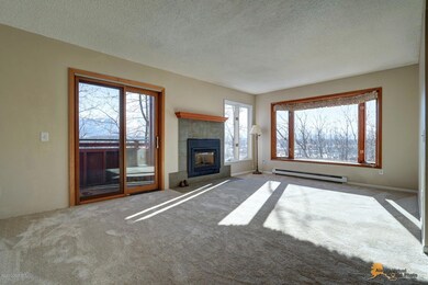 Large living room w/gas fp