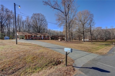 258 Jett Dr, Reidsville, NC 27320 - photo 4