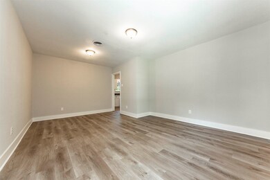 1602 Bayou Dr, Alvin, TX 77511 - photo 5