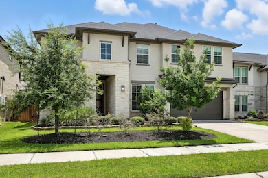 Charming home with beautiful curb appeal in an uni