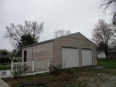 424 S Pine St, Wapakoneta, OH 45895 - photo 3