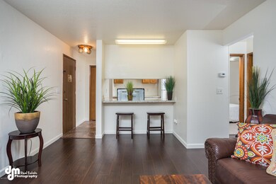 Living Room_Kitchen 7572-FULL