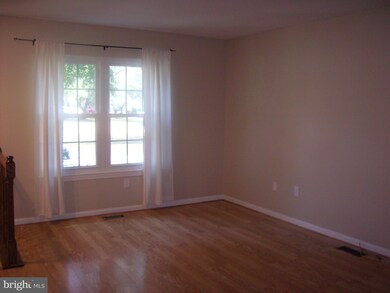 14352 Beaker Ct, Burtonsville, MD 20866 - photo 3