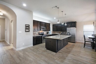 1300 Town Creek Cir, Weatherford, TX 76086 - photo 5