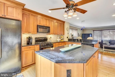 503 Valley Dr SE, Vienna, VA 22180 - photo 3