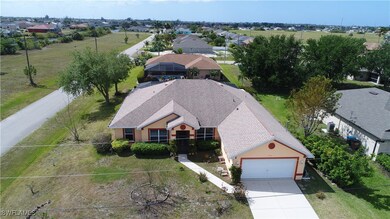 Birds eye view of property featuring a residential