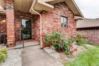 1502 E McClernon-35
