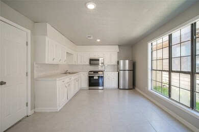 7318 Dahlia St unit A, Houston, TX 77012 - photo 5