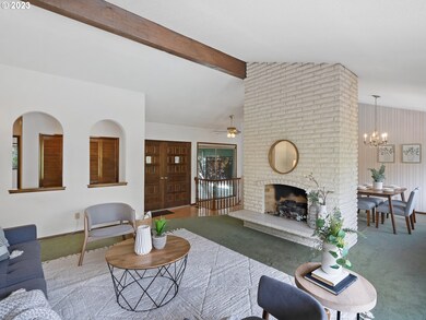 Living Room/Entrance