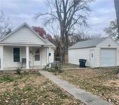 1020 Randolph St, Leavenworth, KS 66048 - photo 2