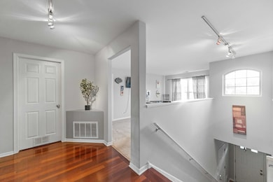 32802 Fowler Cir, Warrenville, IL 60555 - photo 2