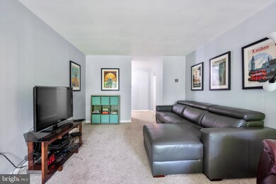 9745 Kings Crown Ct unit 1, Fairfax, VA 22031 - photo 4