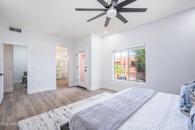 23-web-or-mls-3719 E Mitchell Dr - 23