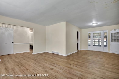 2206 Kuerbitz Dr, Lansing, MI 48906 - photo 7