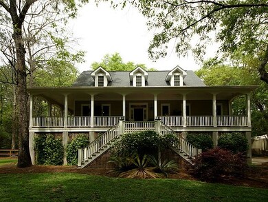 porches give shady ambiance