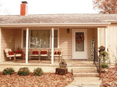 306 E 12th St, Claremore, OK 74017 - photo 3