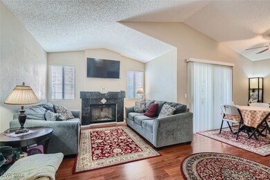 LARGE LIVING ROOM WITH FIREPLACE