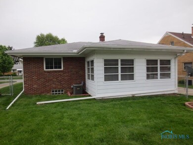 Rear / Sun Room