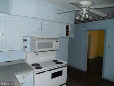 175 Sycamore Ln, Phoenixville, PA 19460 - photo 4