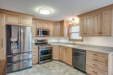 40 Charles St, Georgetown, MA 01833 - photo 2